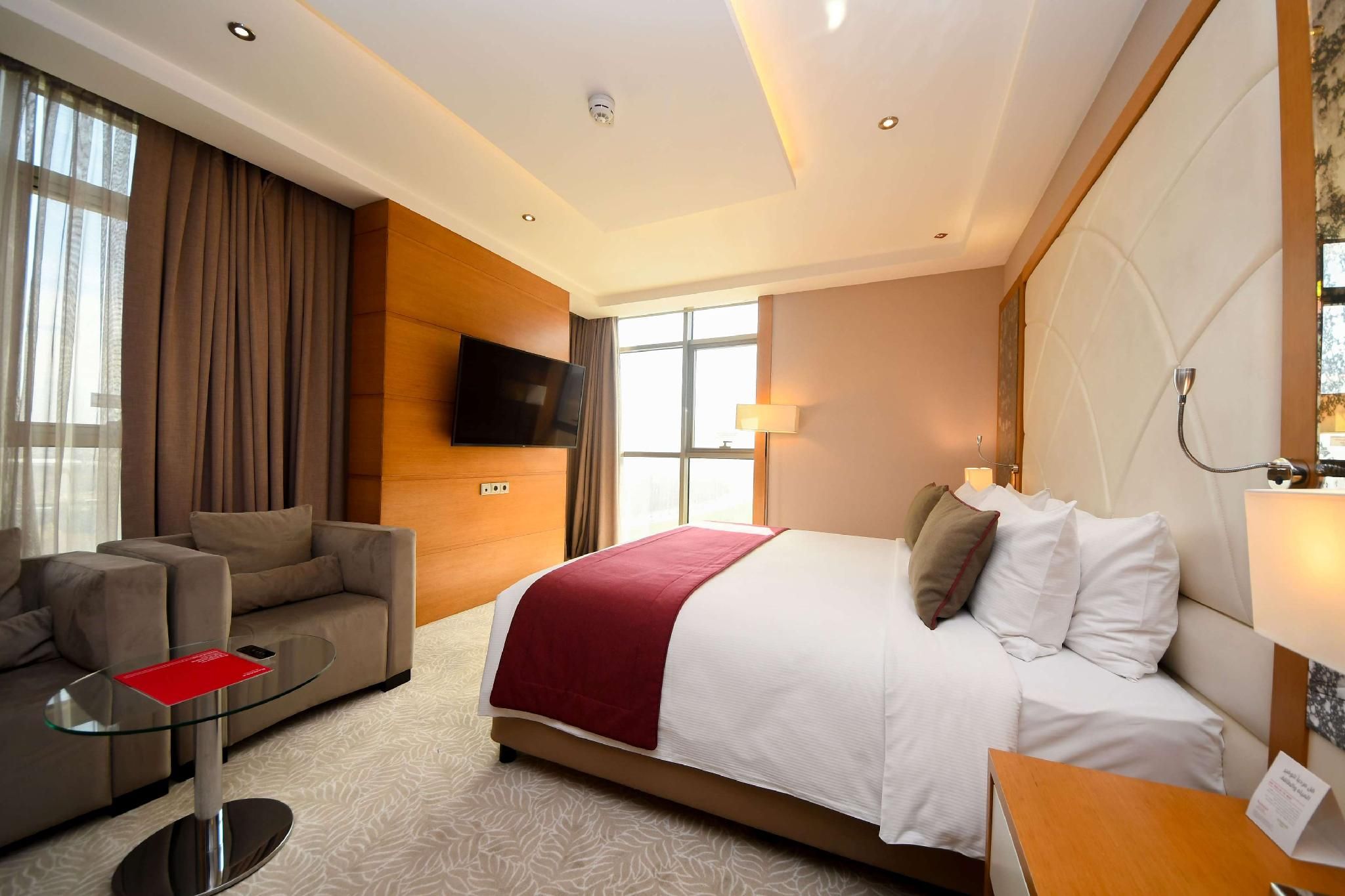 1 King Bed, Non-Smoking