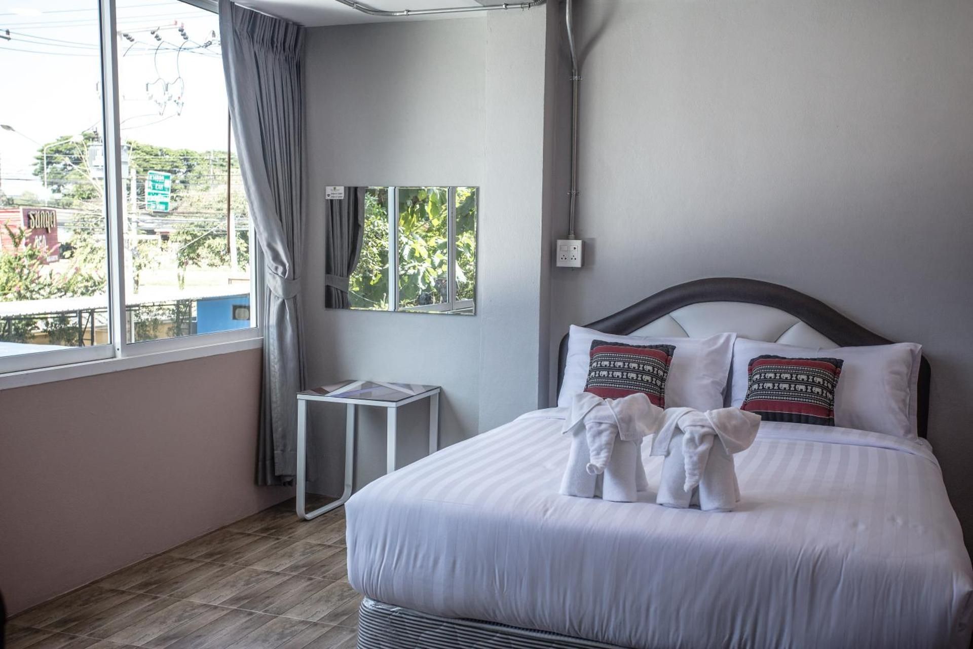 Queen Bed Room