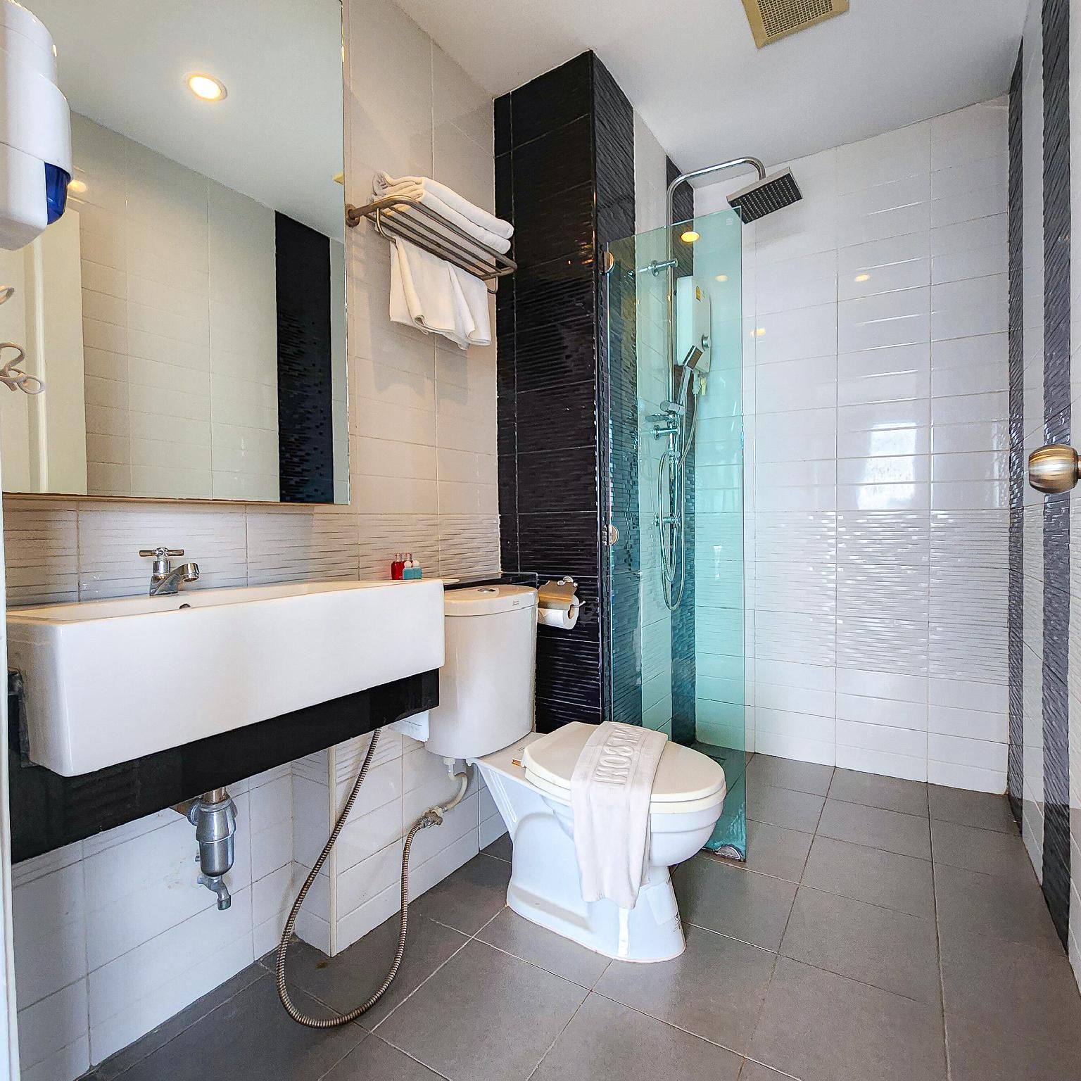 Standard Queen Room
