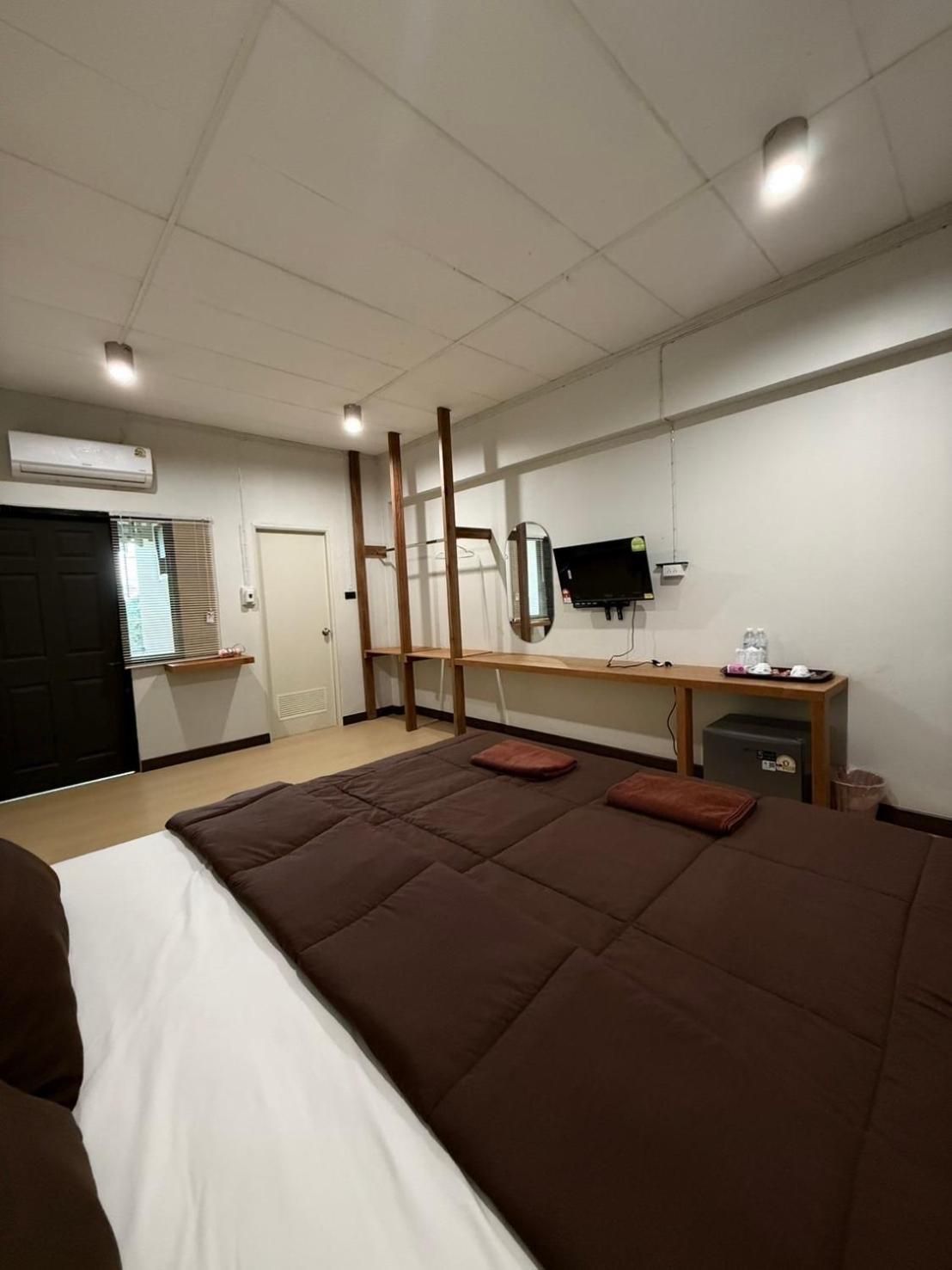 Theriverhouse Standard King Plus