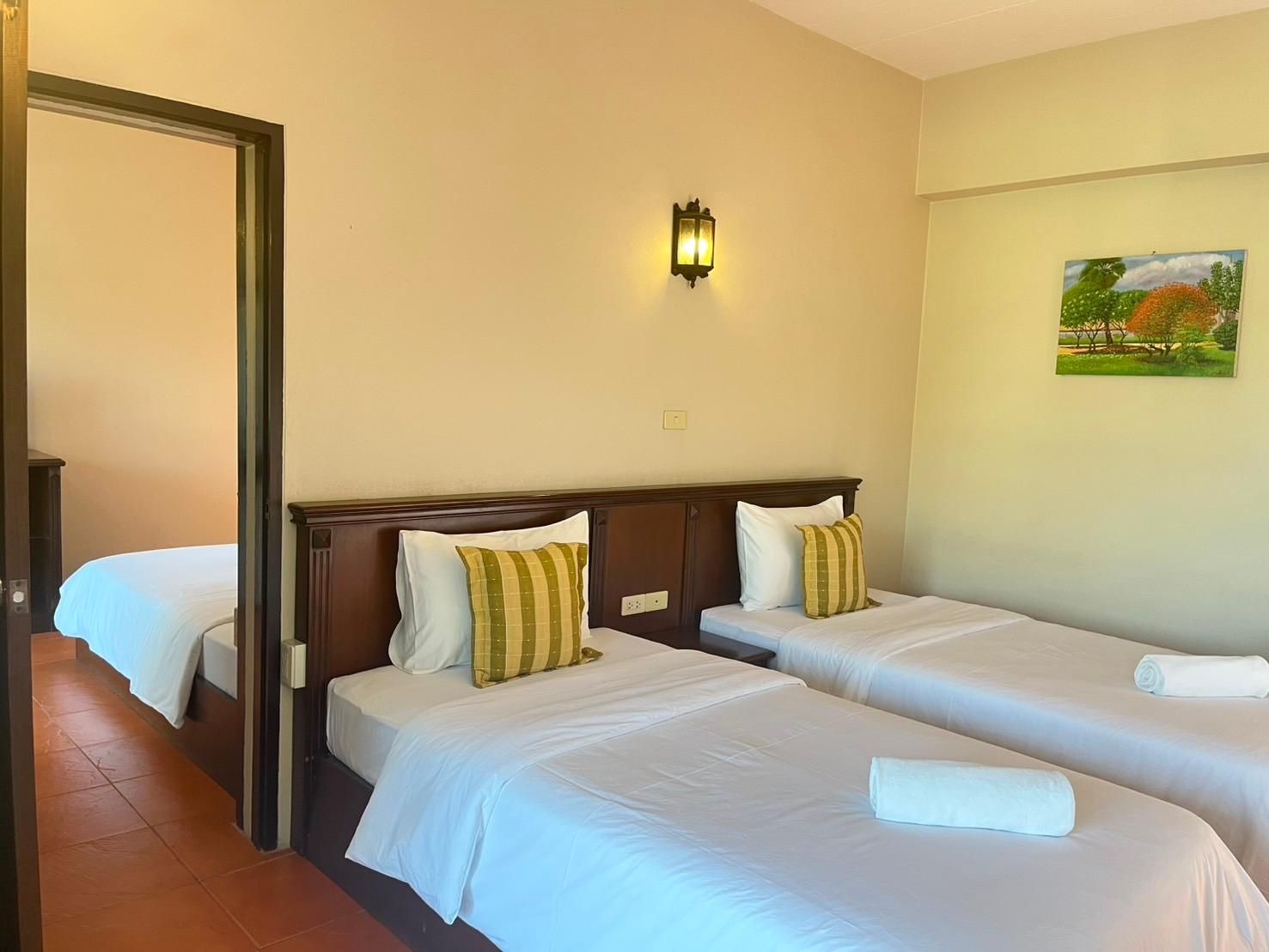 Phaya Inn Deluxe Connecting King and Twin Rooms 2