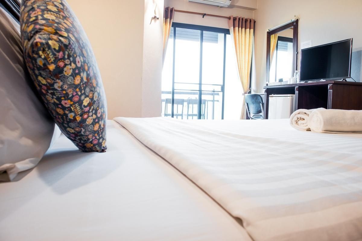 Phaya Inn Deluxe King Bed