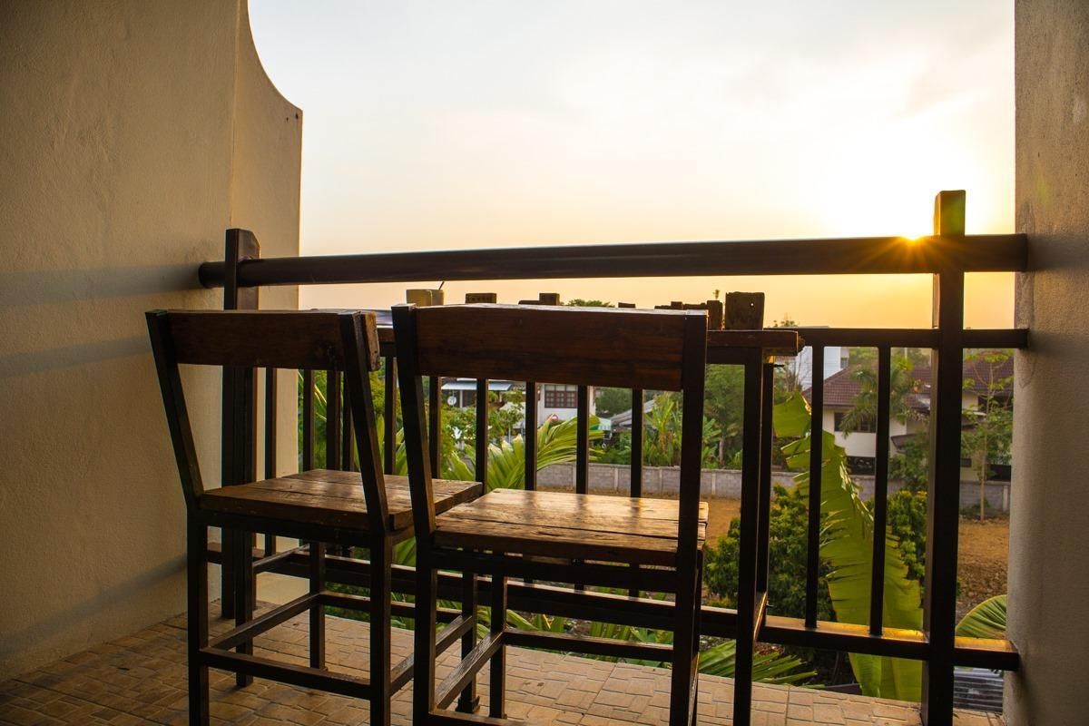 Phaya Inn Deluxe King Bed 3