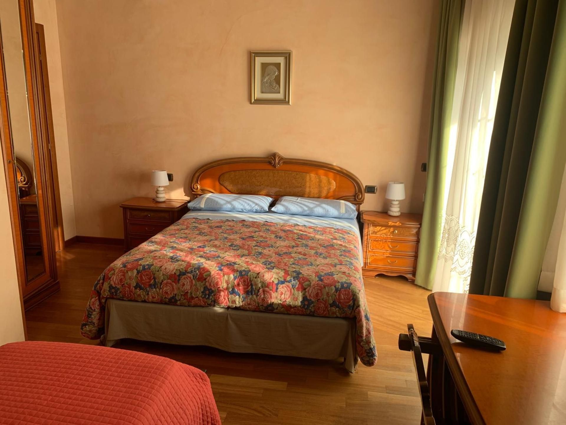 Quadruple Room with Private Bathroom