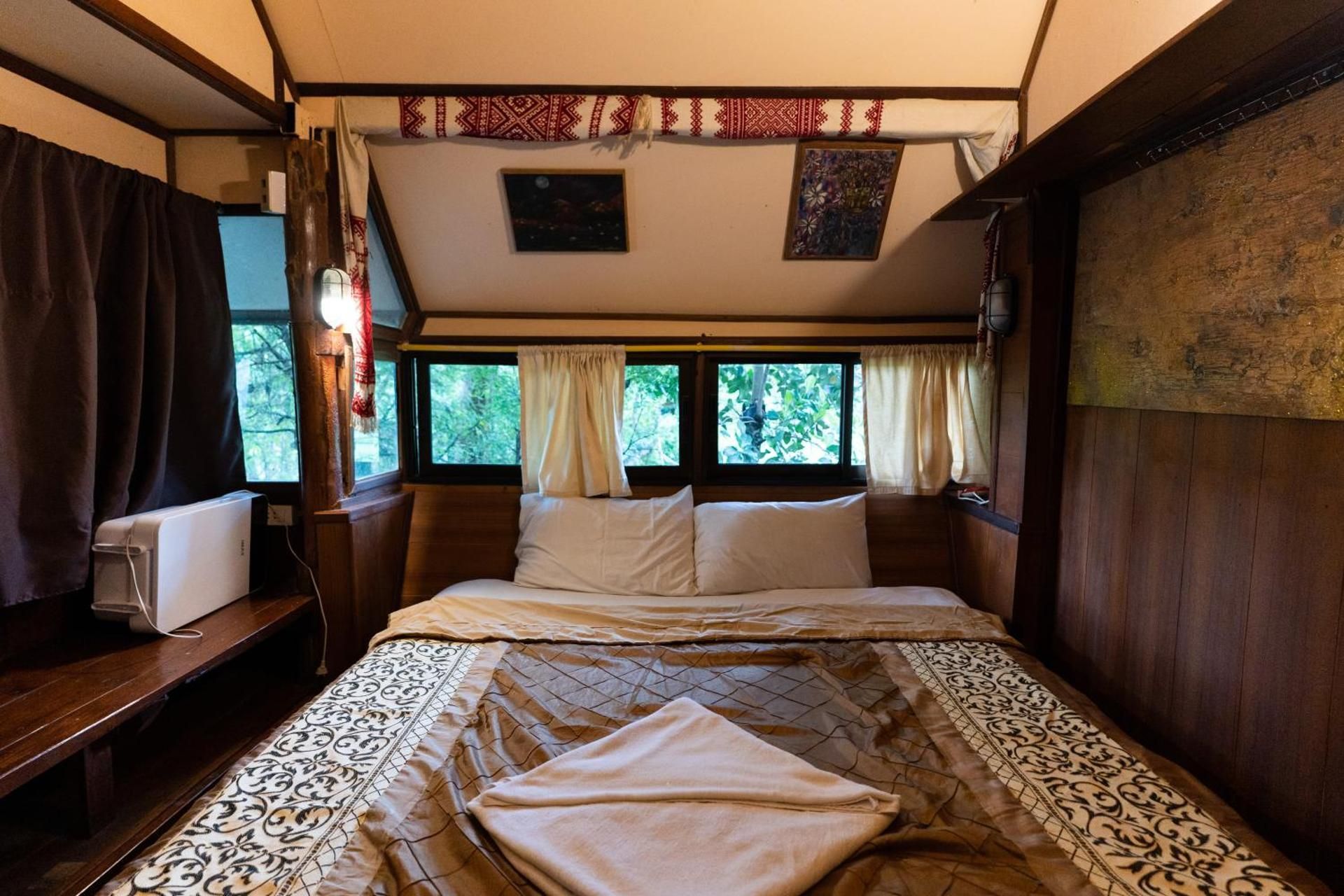 Twin Room with Private Bathroom