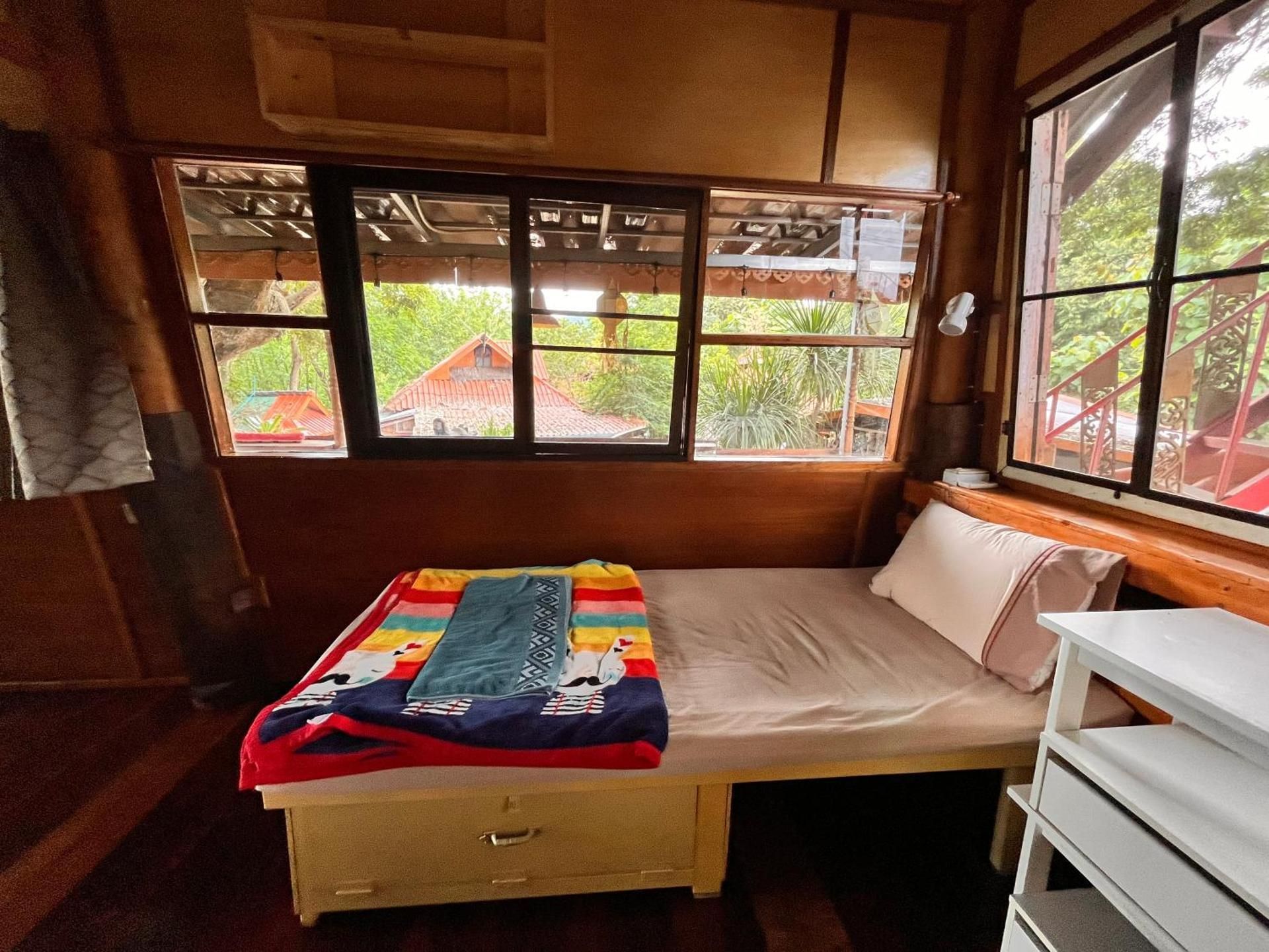 Single Bed in Mixed Dormitory Room