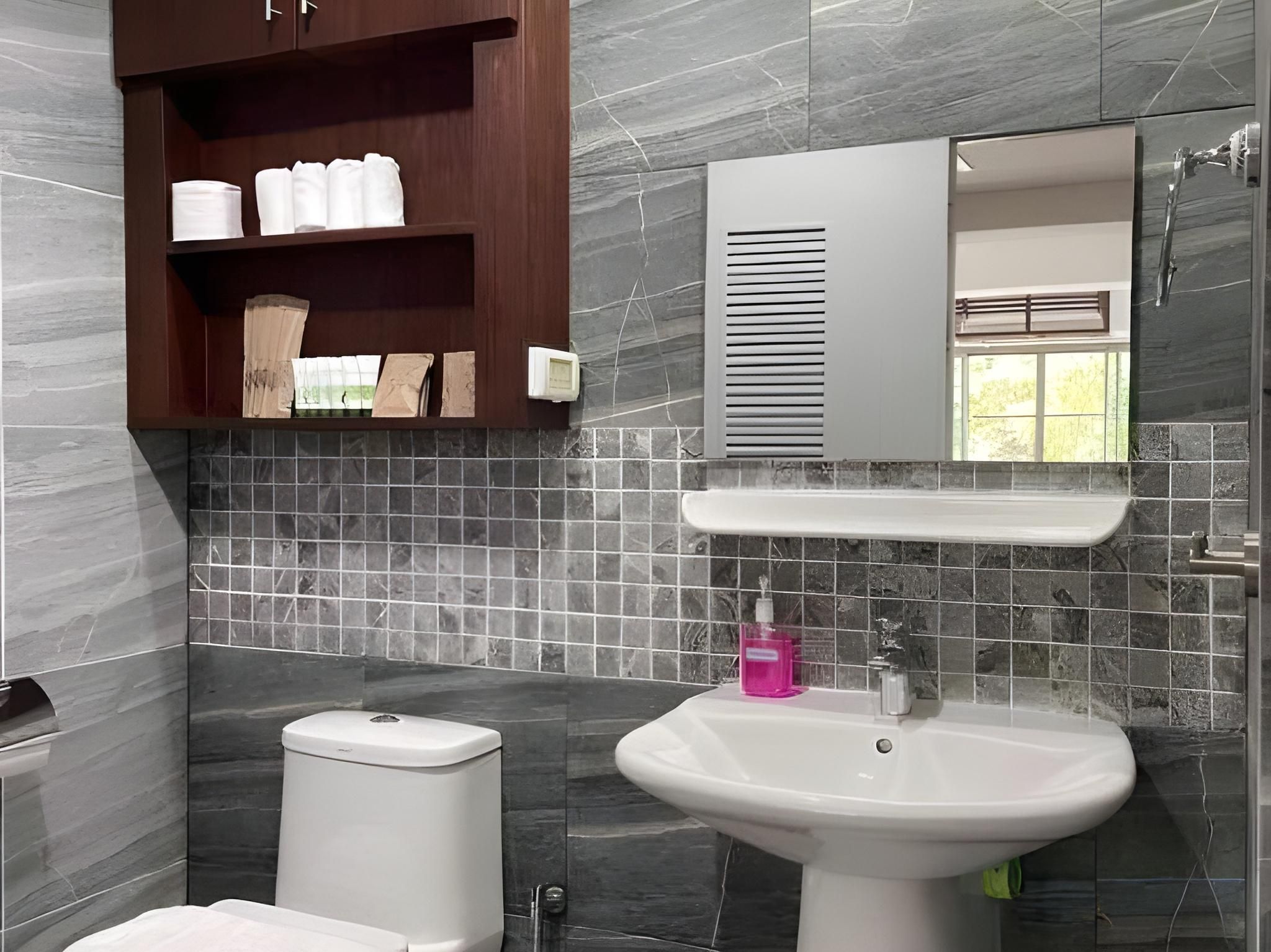 Deluxe Hostel Shared Bathroom