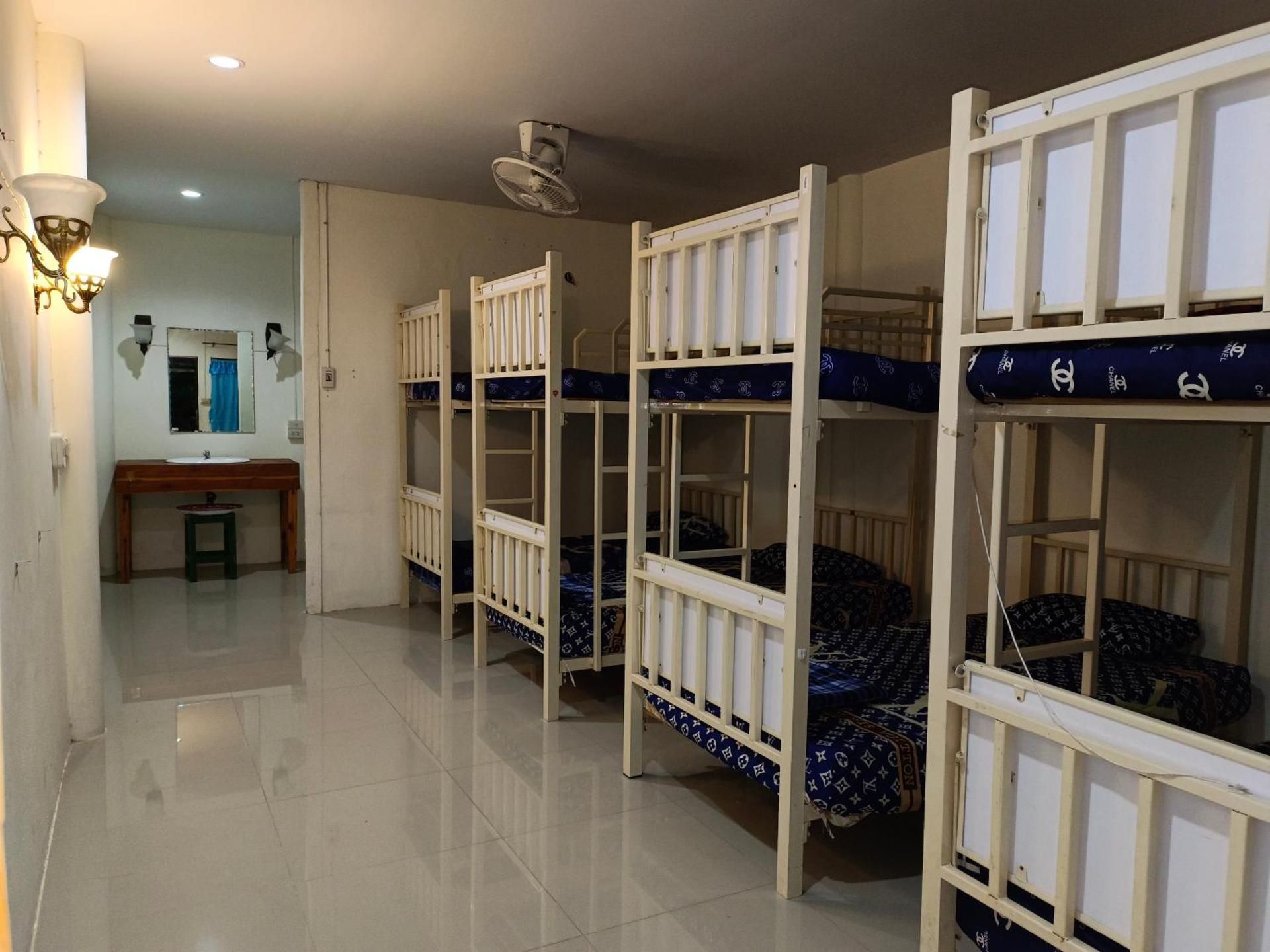 Bunk Bed in Mixed Dormitory Room