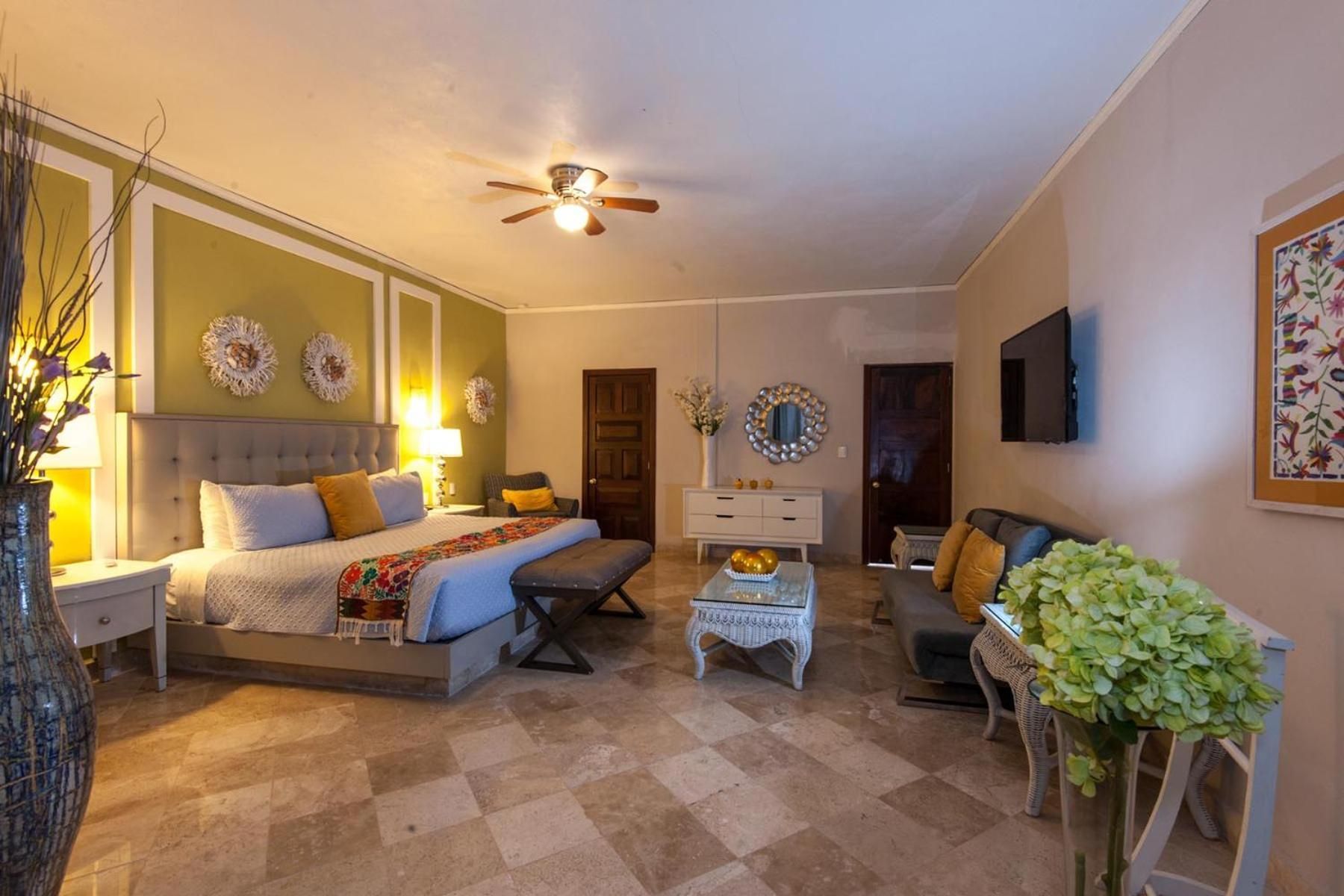 Four-Bedroom Suite with private pool and chef service