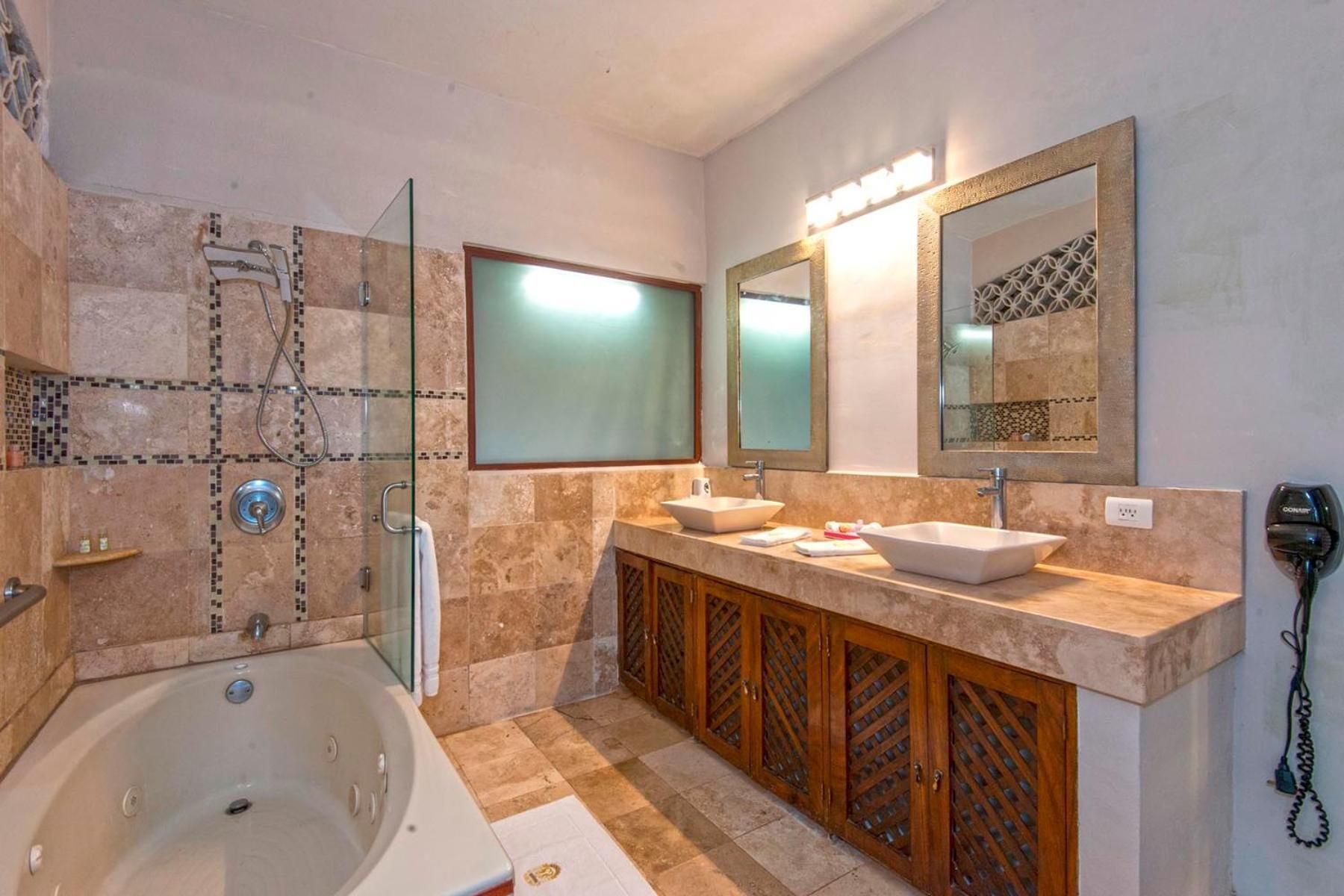 Four-Bedroom Suite with private pool and chef service