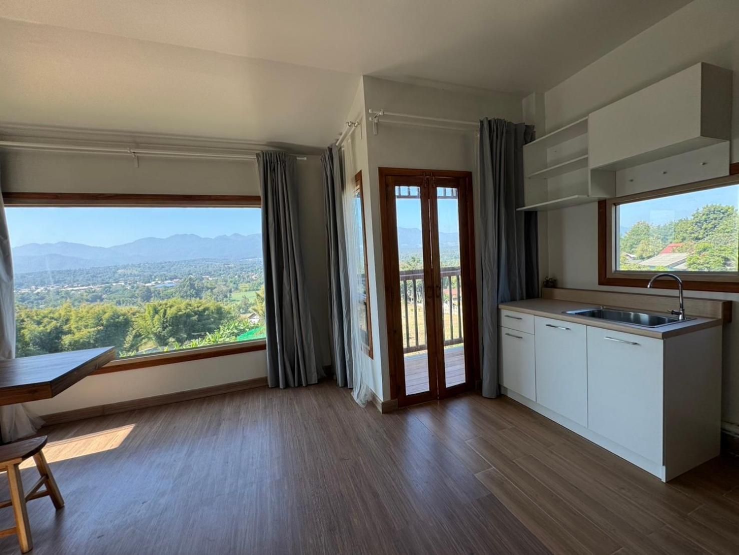 Suite with Mountain View