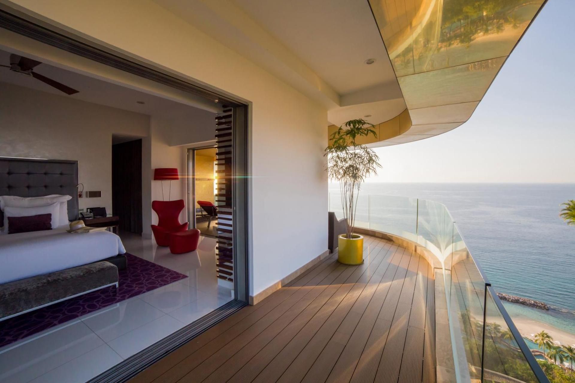 Ultra Mousai Corner Suite North