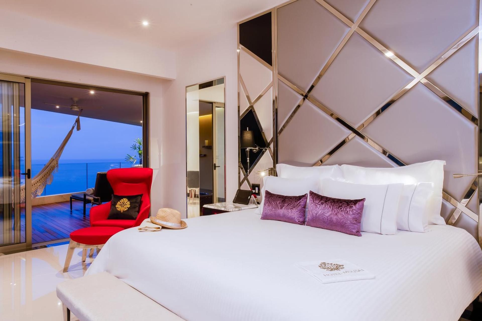 Ultra Mousai Corner Suite South