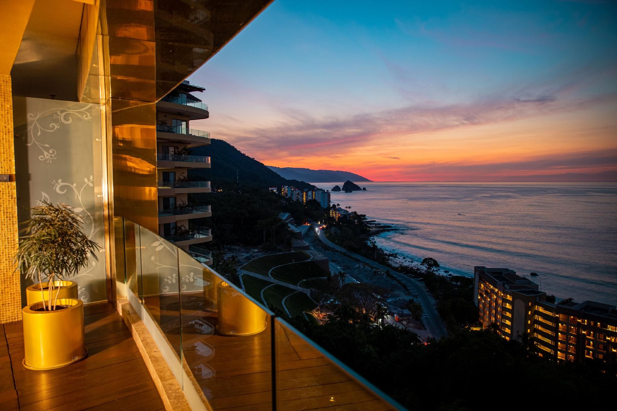 Ultra Suite North
