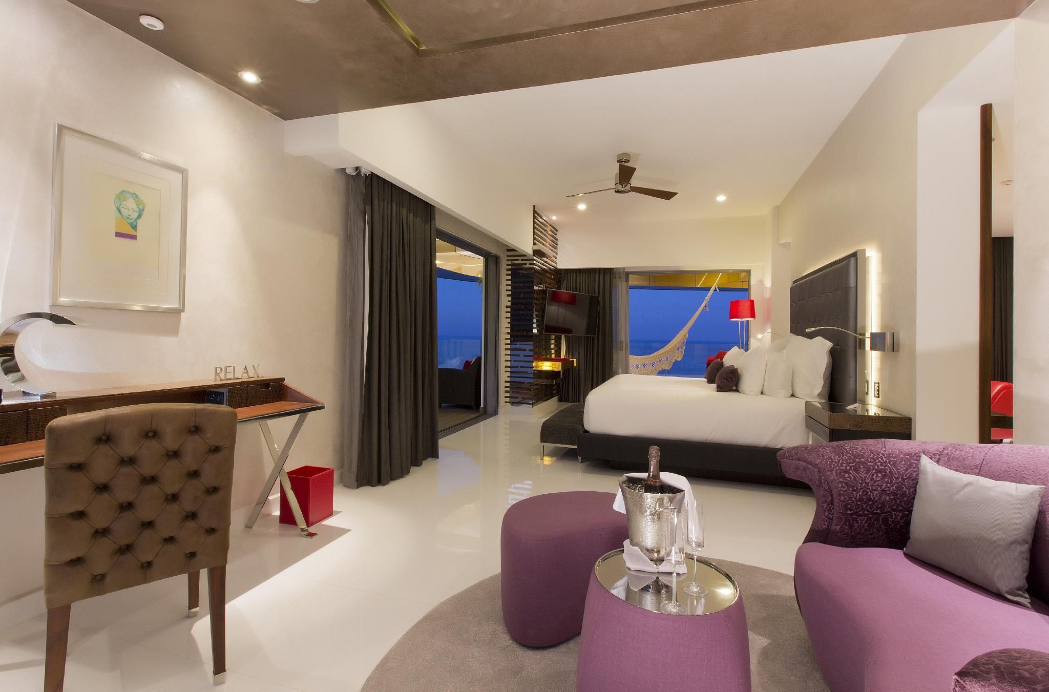 Corner Suite Sea View