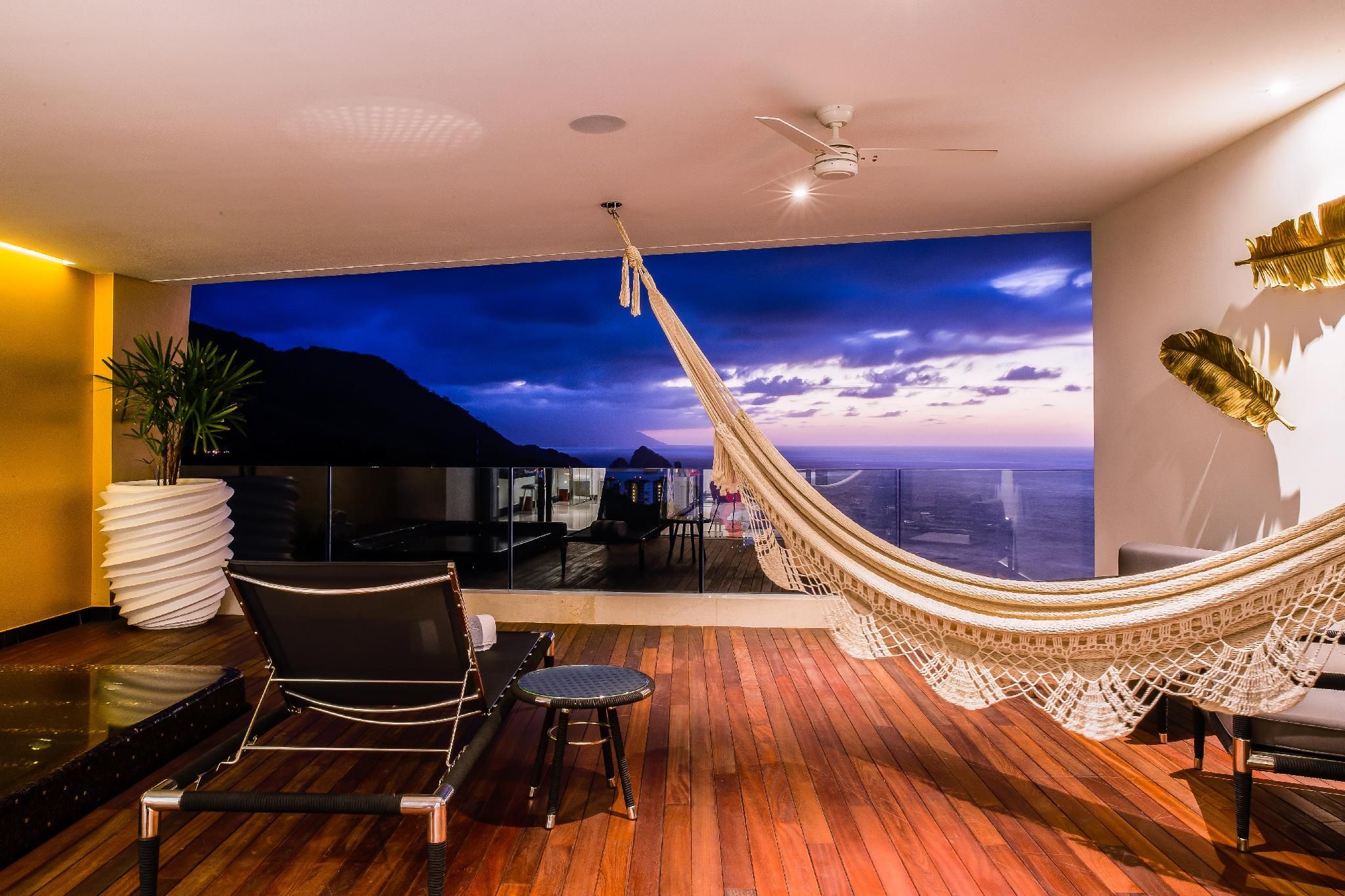 Superior South King Room