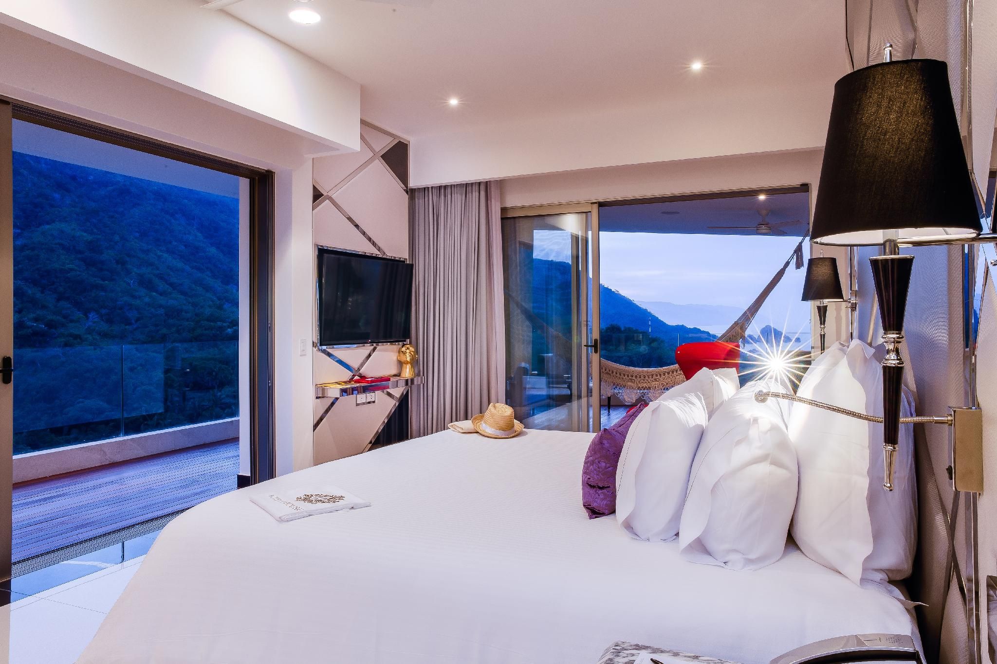 Corner Ocean View Suite