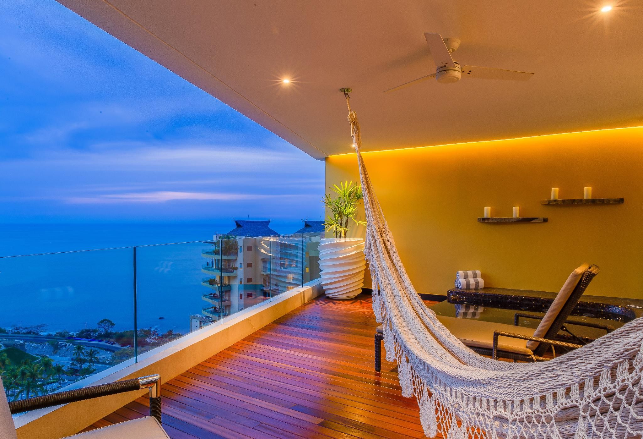 Corner Ocean View Suite