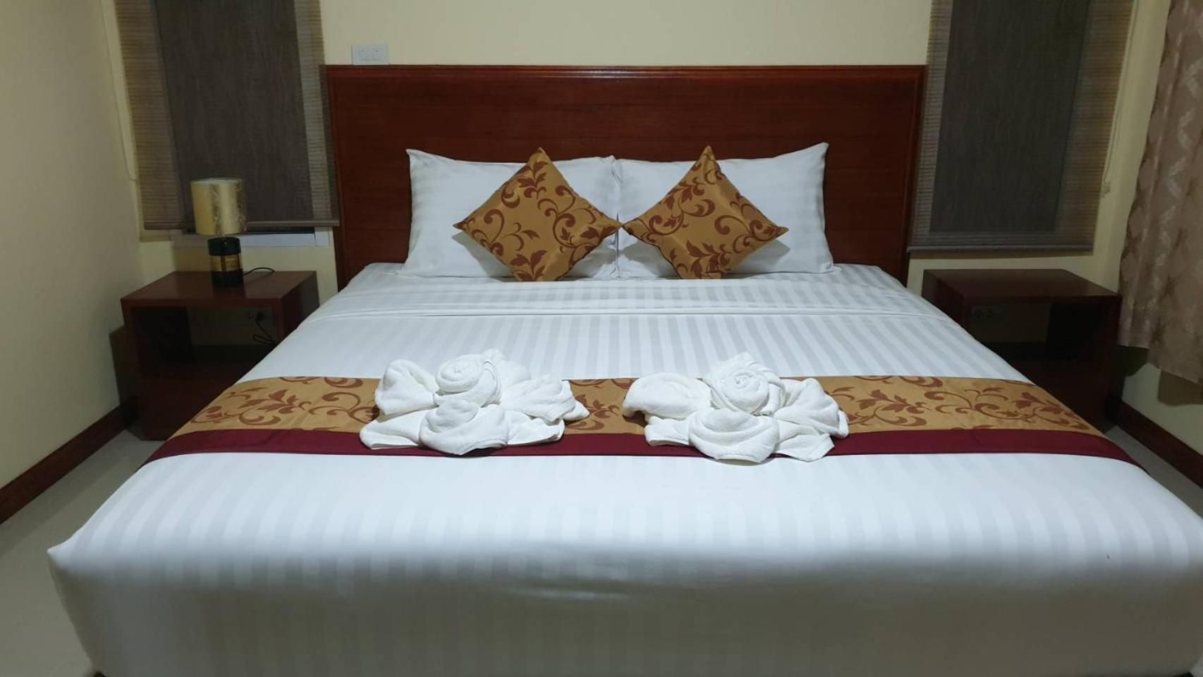 Deluxe Room (2 Adults + 1 Child)