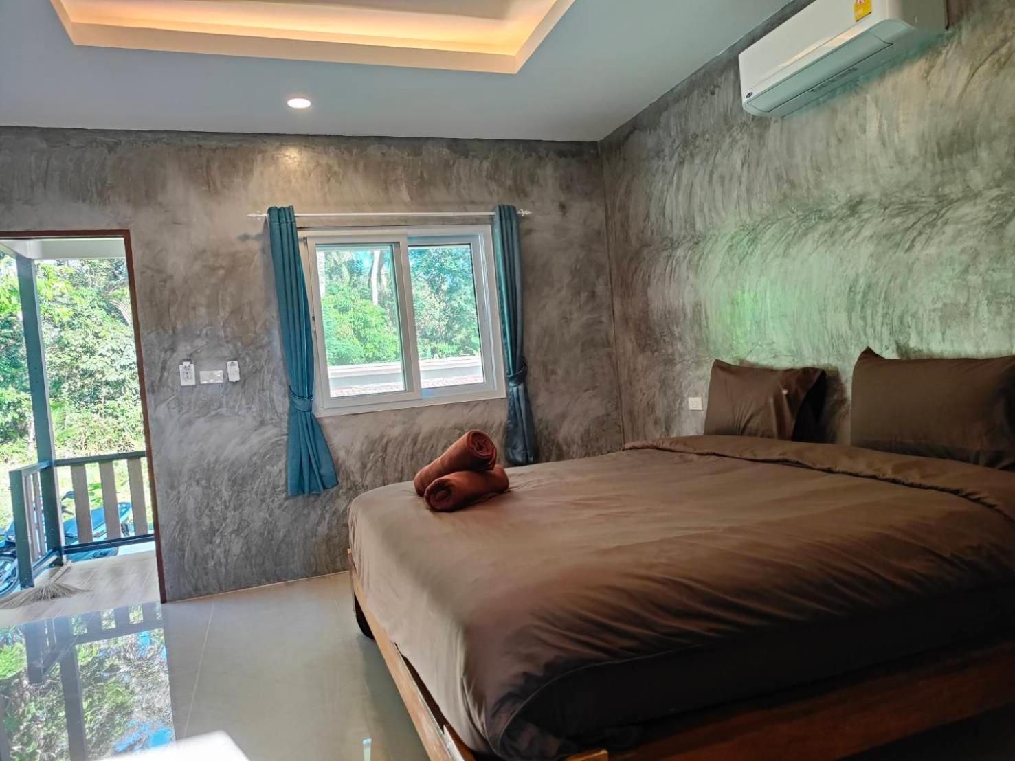 Queen Room with Garden View