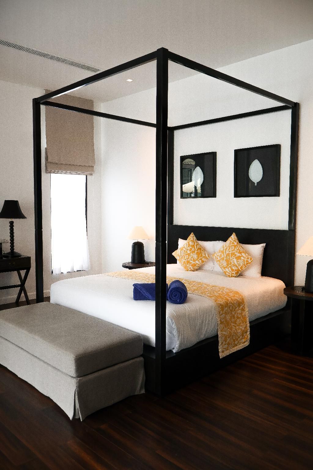 Deluxe King Room with Pool Access