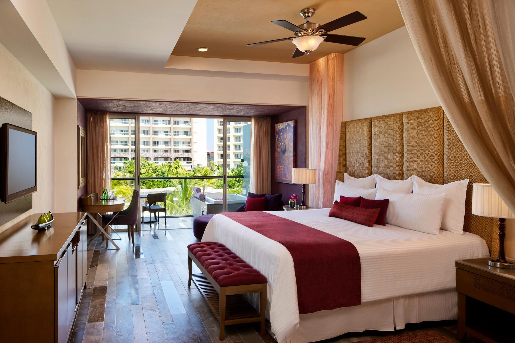 Preferred Club Junior Suite Garden View King - All Inclusive