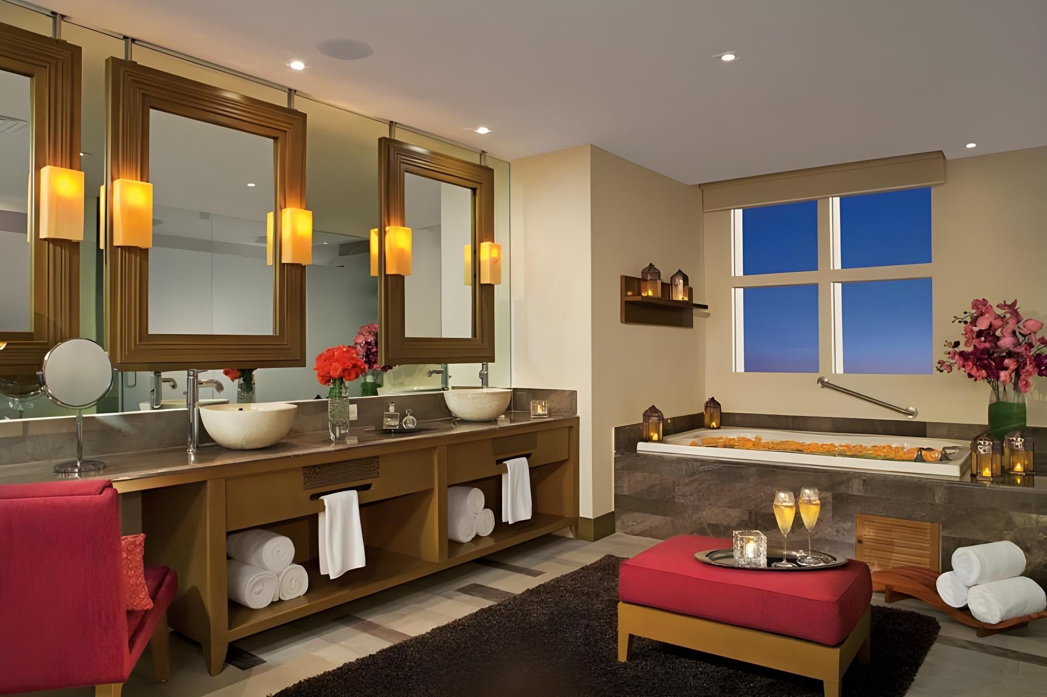 Preferred Club Master Suite Swimout Ocean Front - All Inclusive