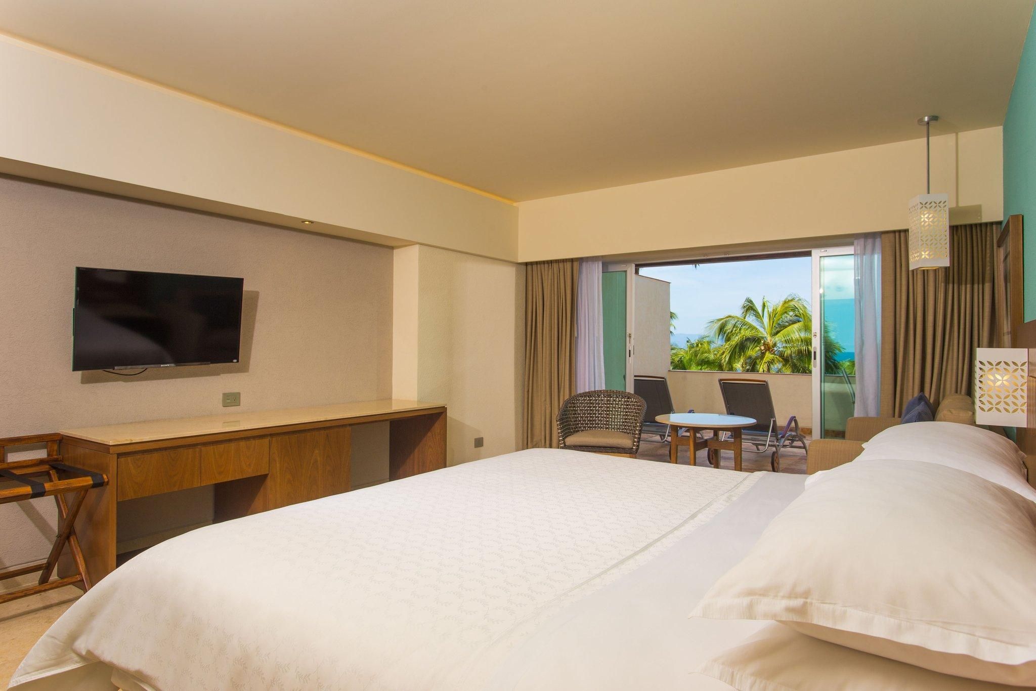 Deluxe Guest room, 1 King, Garden view, Terrace