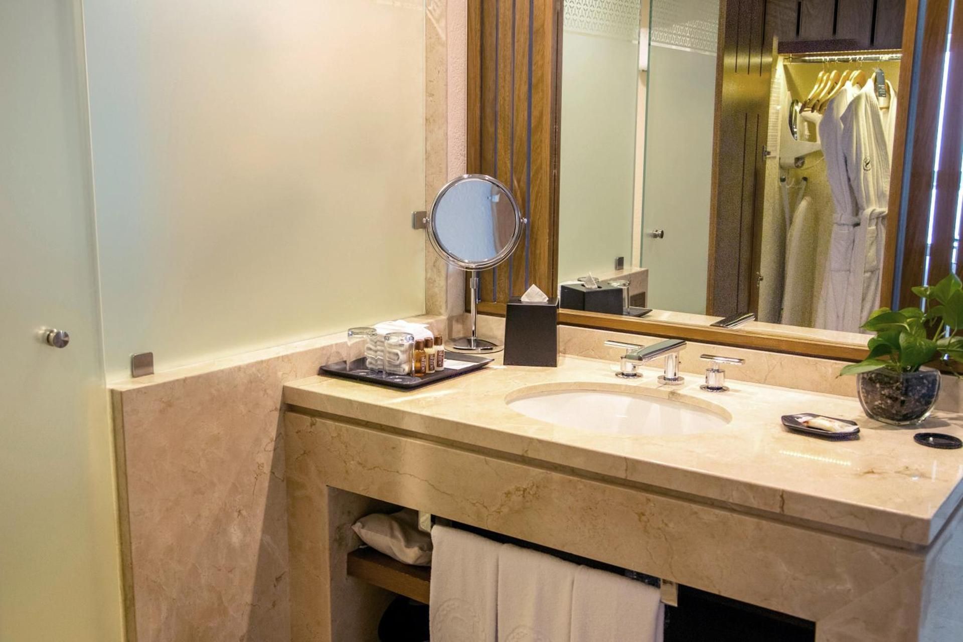 Deluxe Guest room, 1 King, Ocean view, Terrace