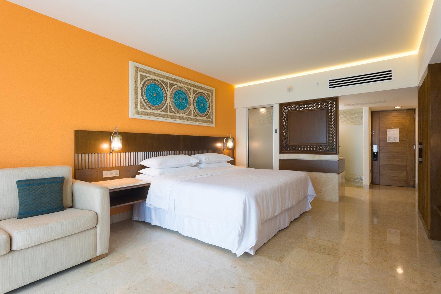 Signature Club Lounge level, Deluxe Guest room, 1 King, Bay view, High floor