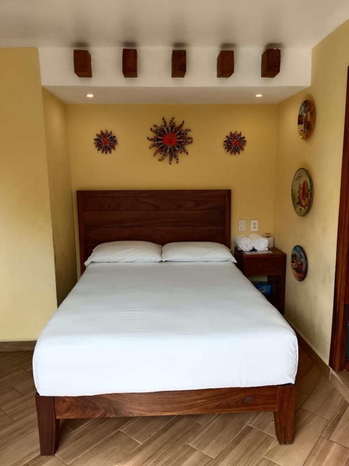 Deluxe Room (2 Adults + 1 Child)