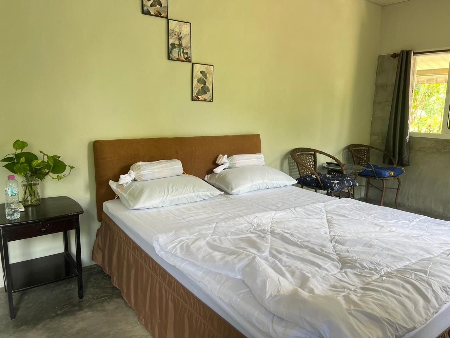 CHONNAPHA HOMESTAY Queen Room with Garden View 2