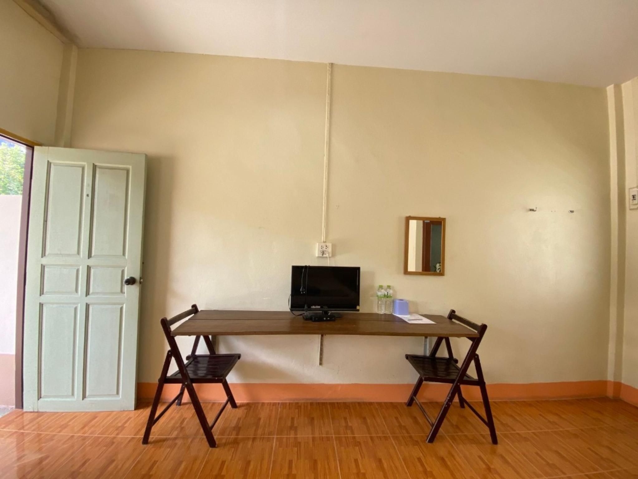 Baan Rim Nam Resort Standard Double Room 2