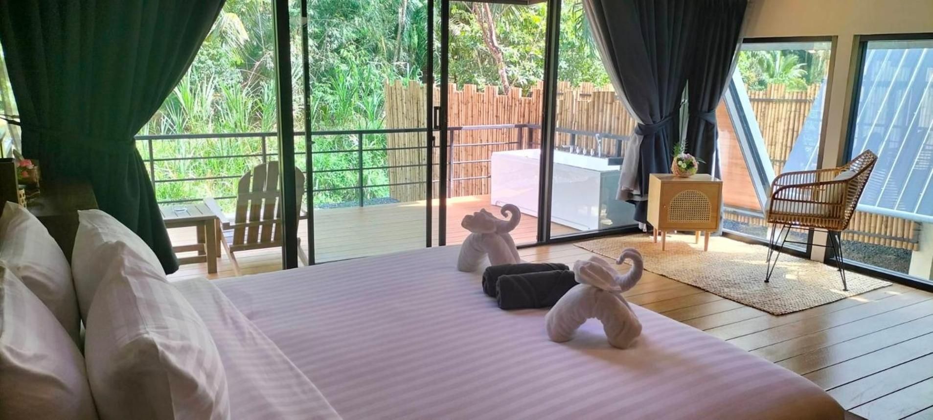 Deluxe Double Room with Bath