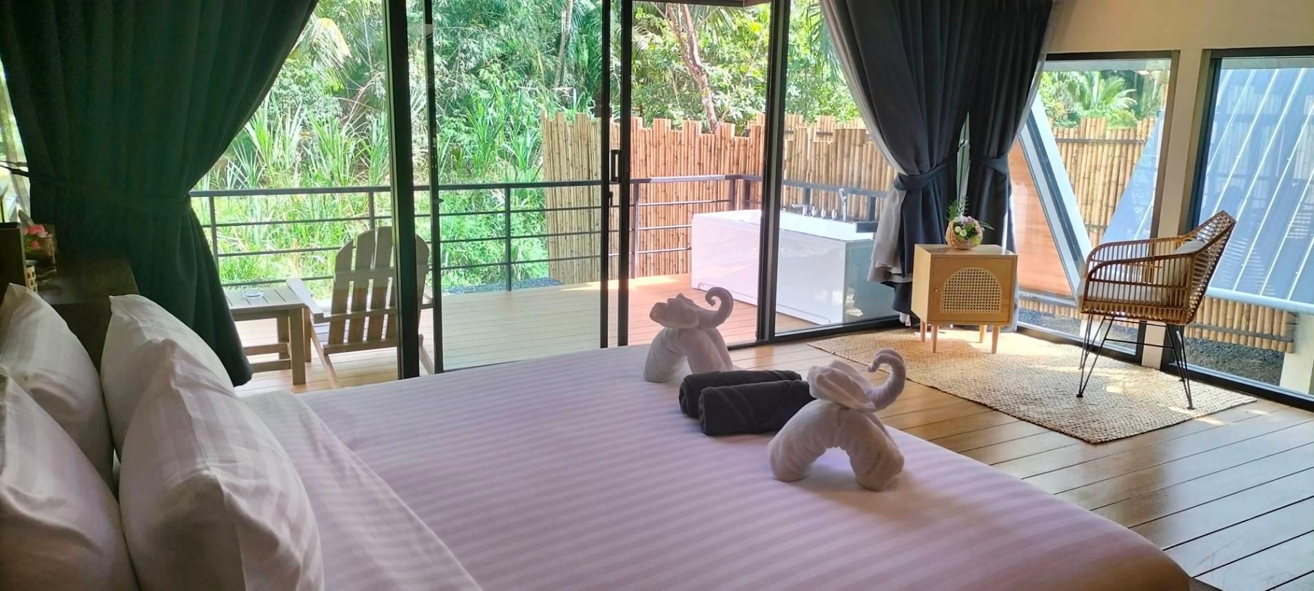 Deluxe Jacuzzi Terrace