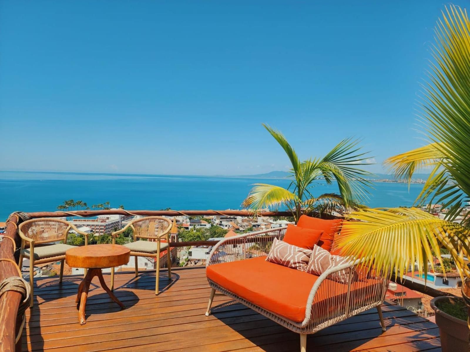 Deluxe One-Bedroom Apartment with Ocean View