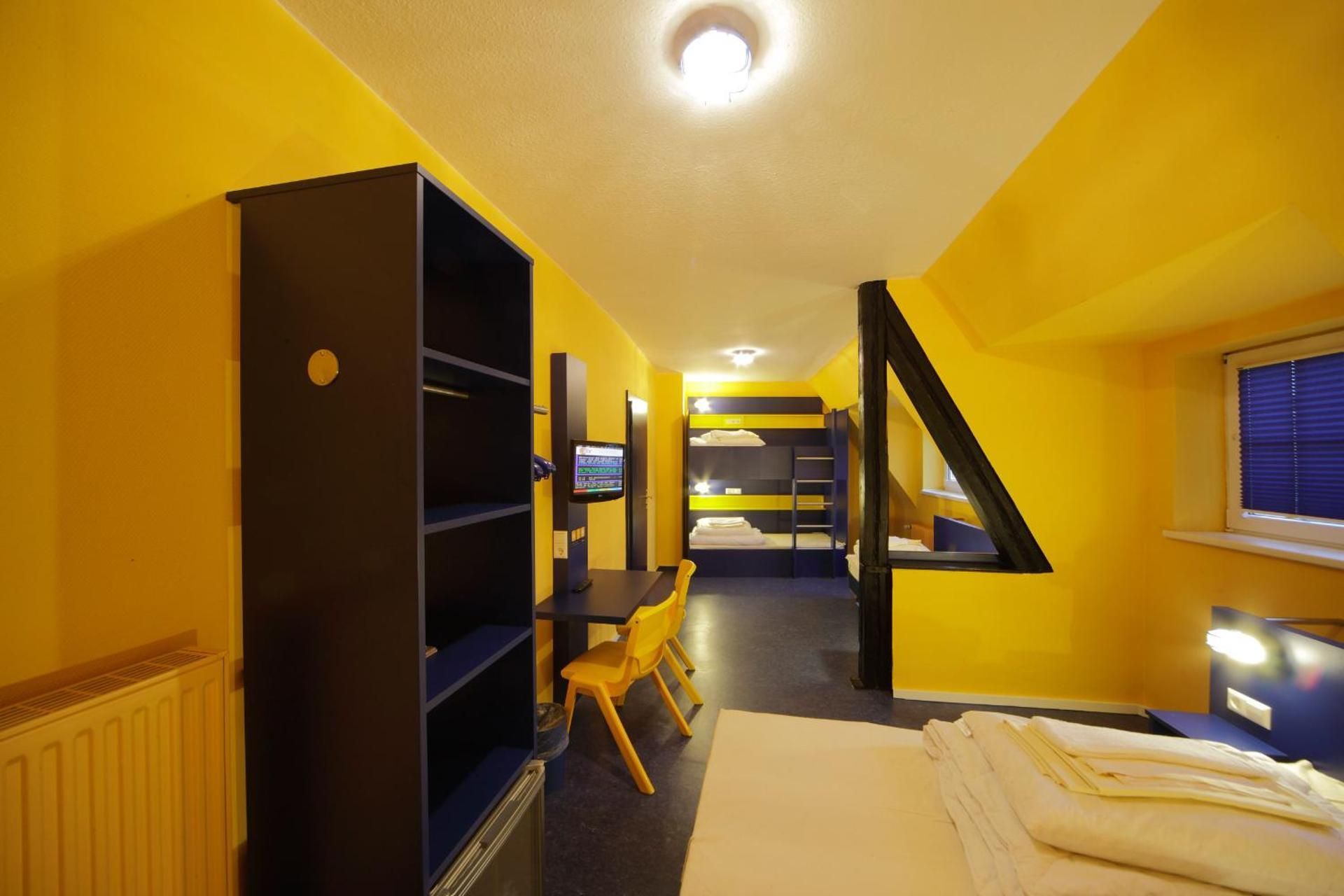 5-Bed Room with Shared Bathroom