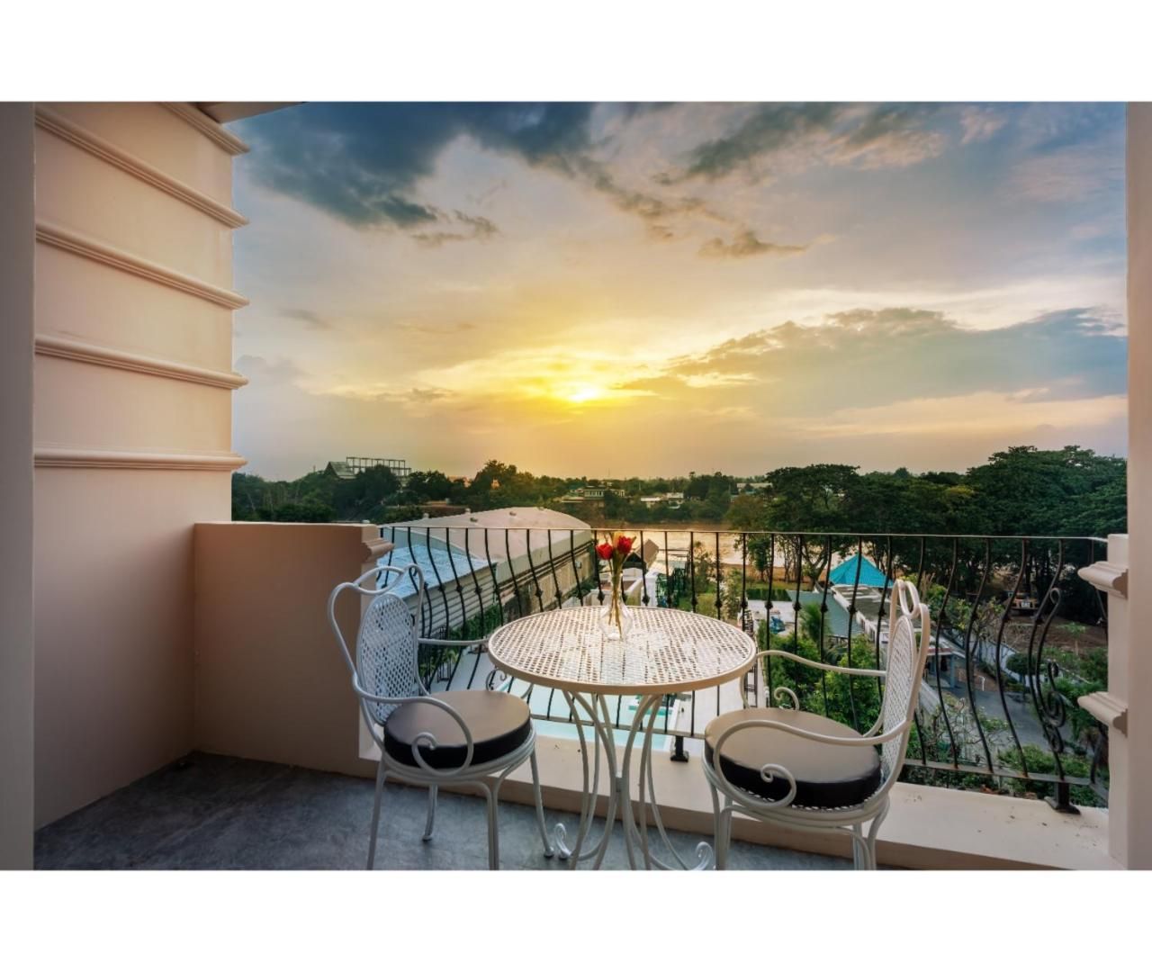 Nine River Hotel Deluxe Bathtub