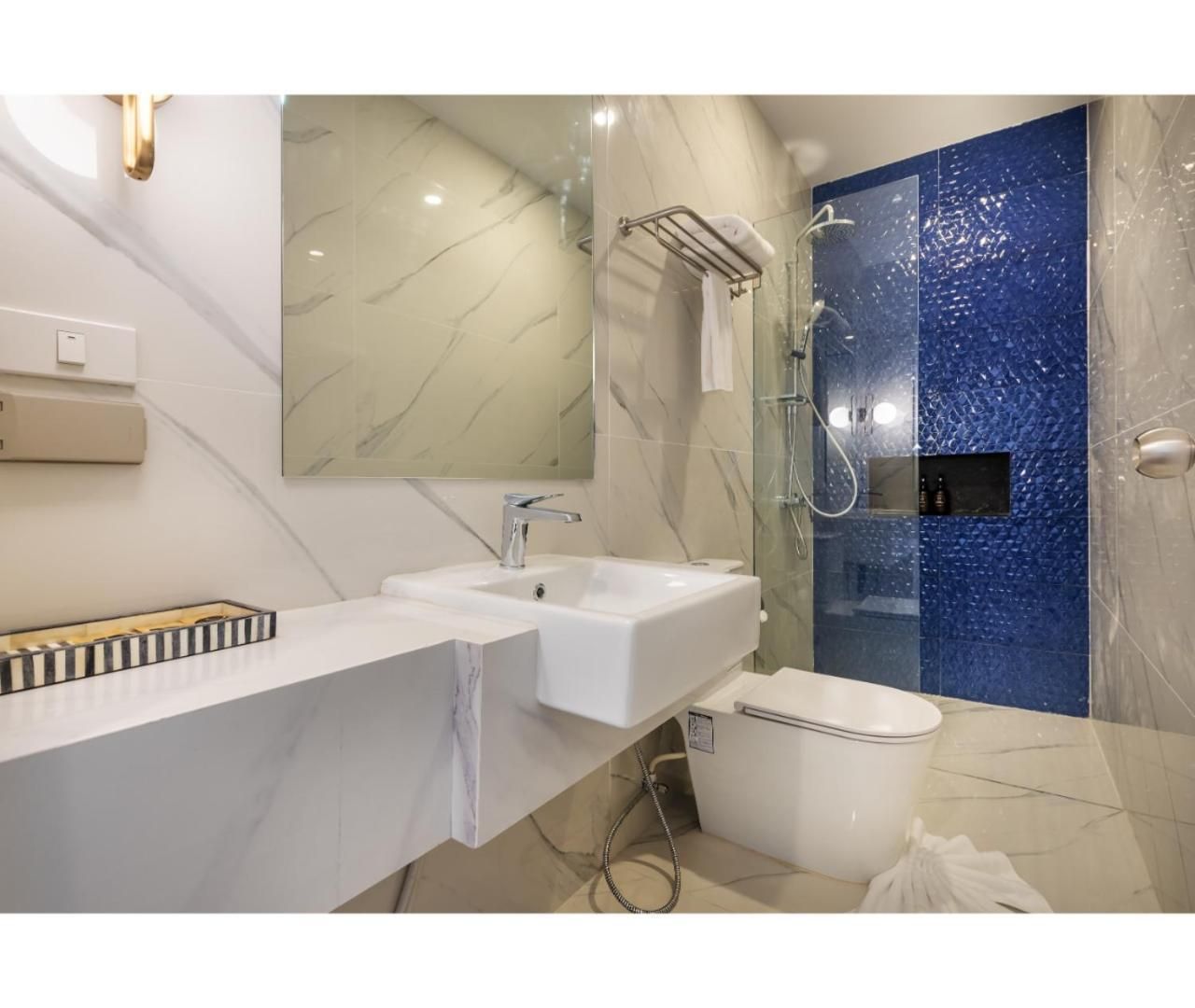 Nine River Hotel Deluxe Room King 3