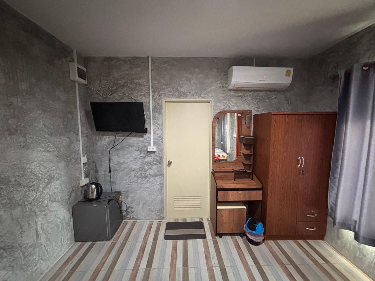 Loft Room 2