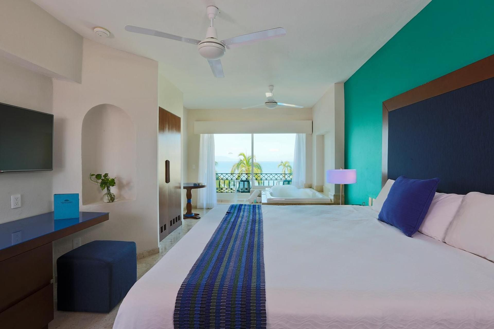 Suite with Hot Tub