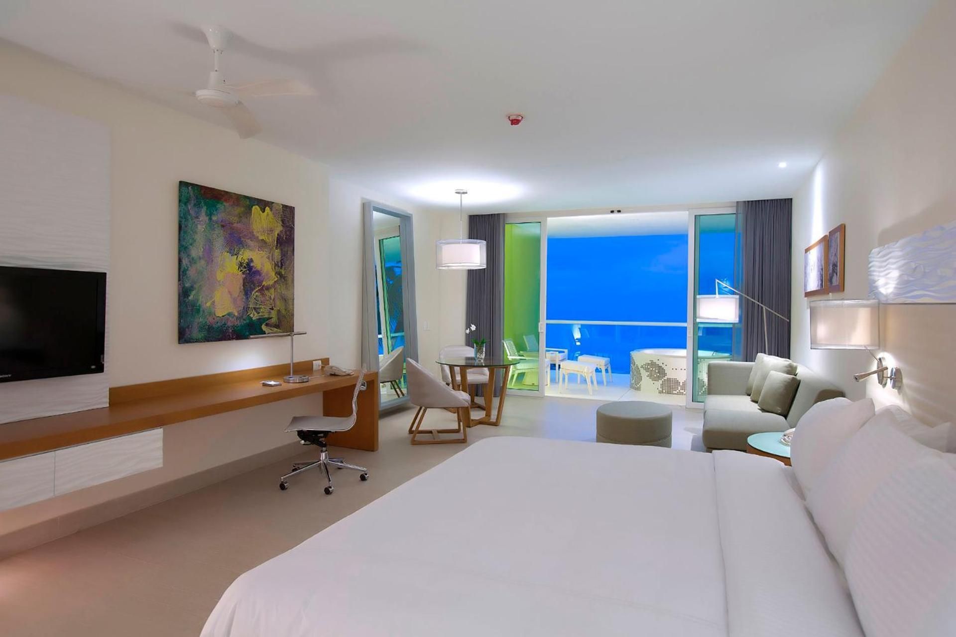Jacuzzi Suite-1 King Bed