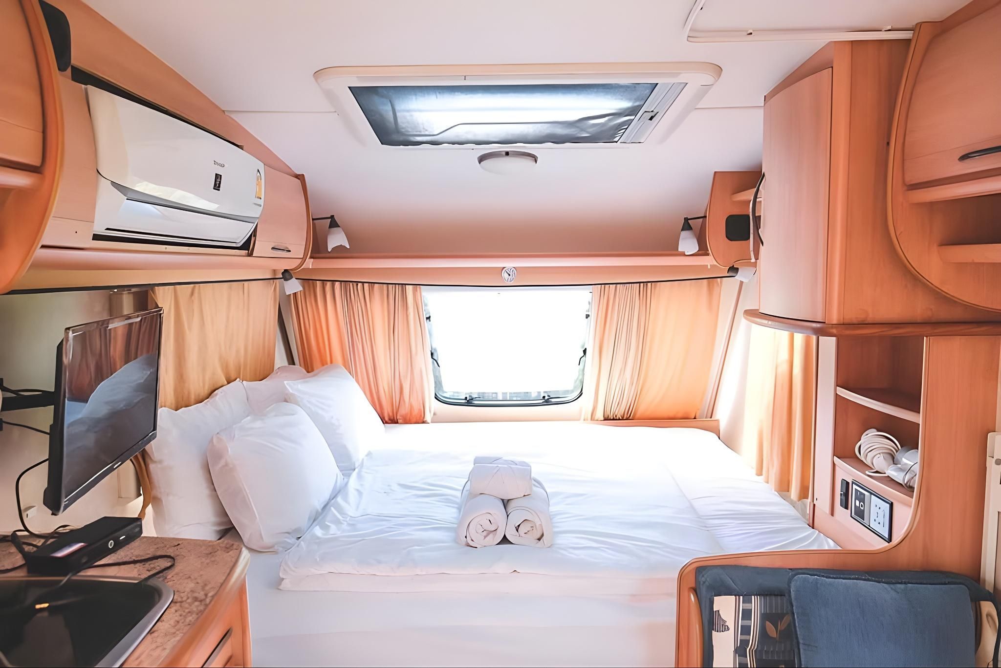 Deluxe Caravan
