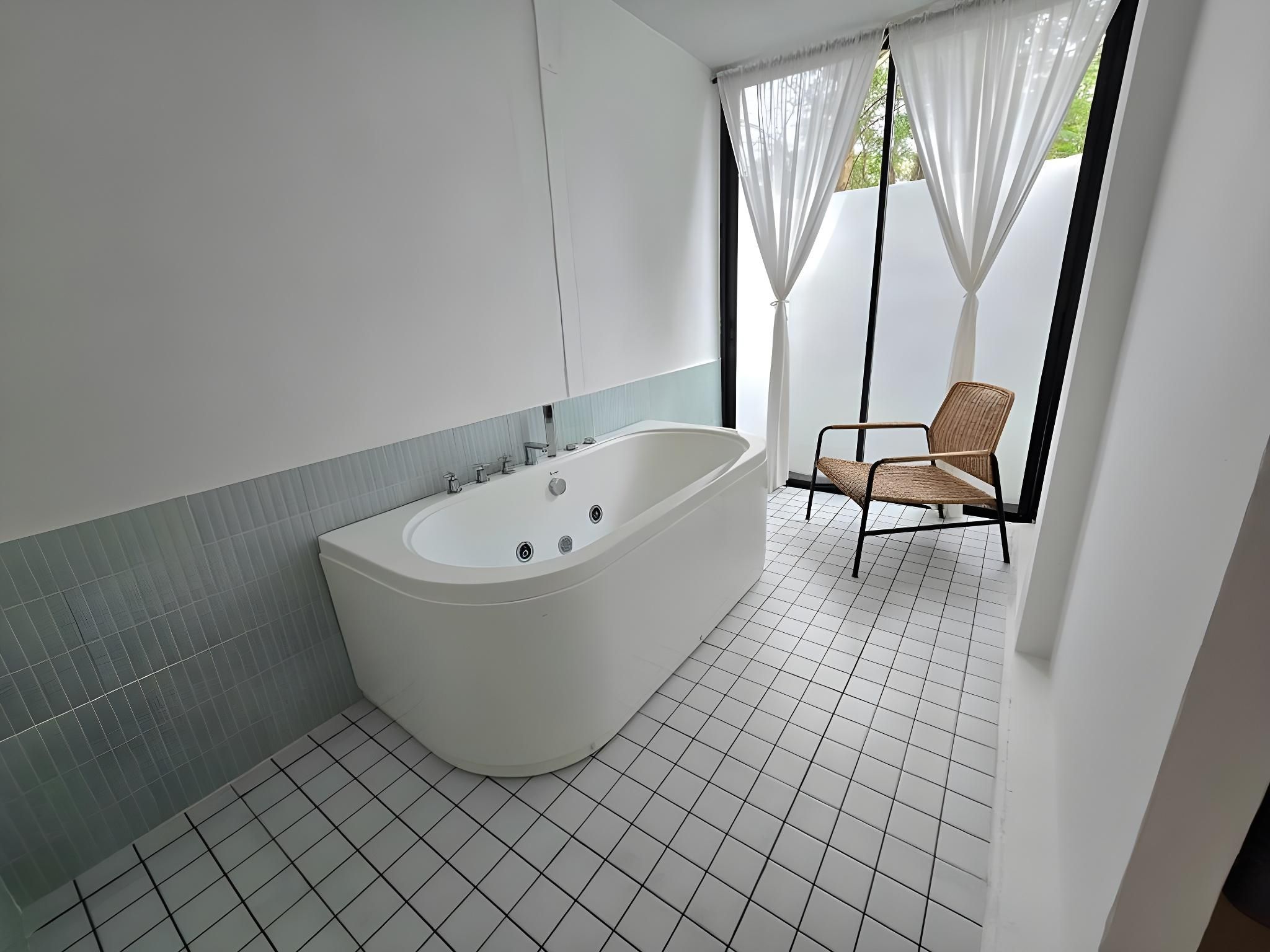 Deluxe Room 01