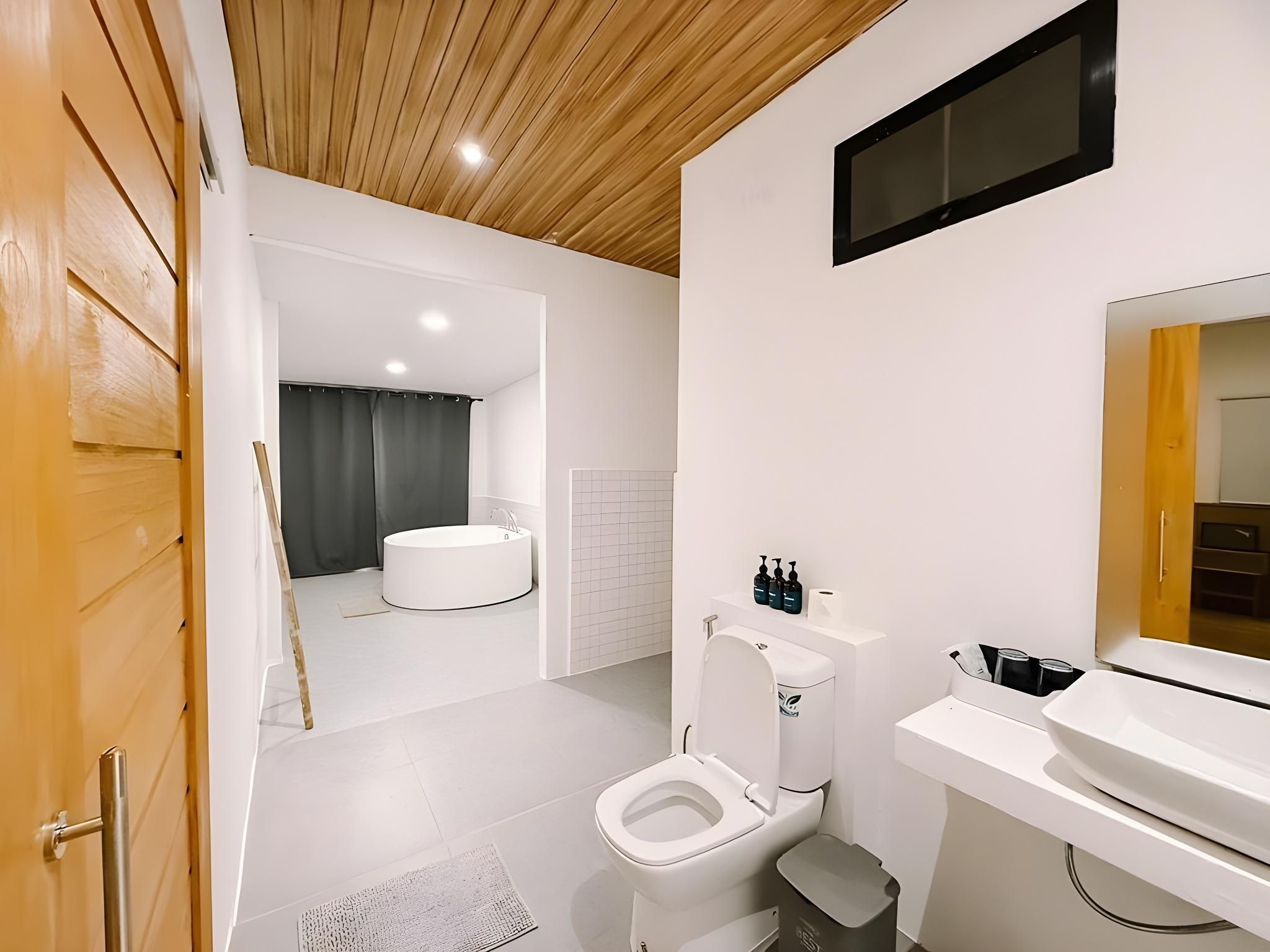 Jacuzzi Water Cottage