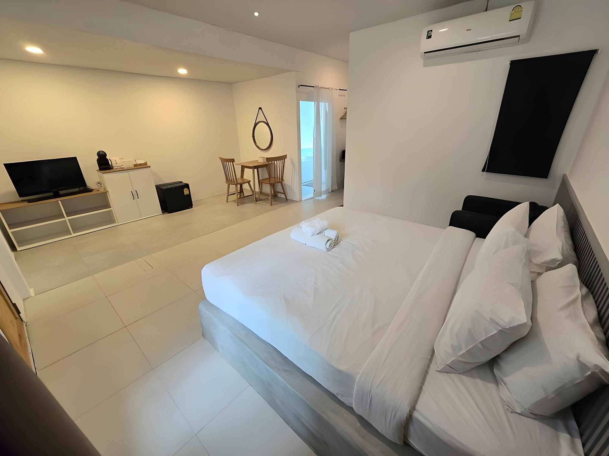 Deluxe Room 01