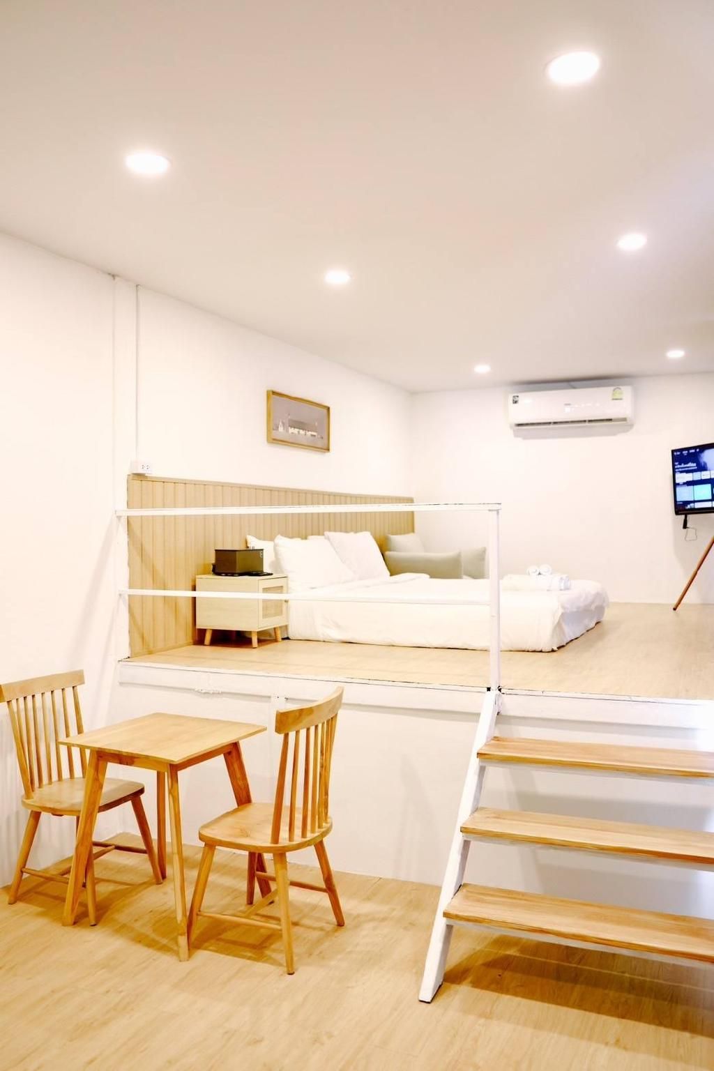 TINY HOUSE DELUXE
