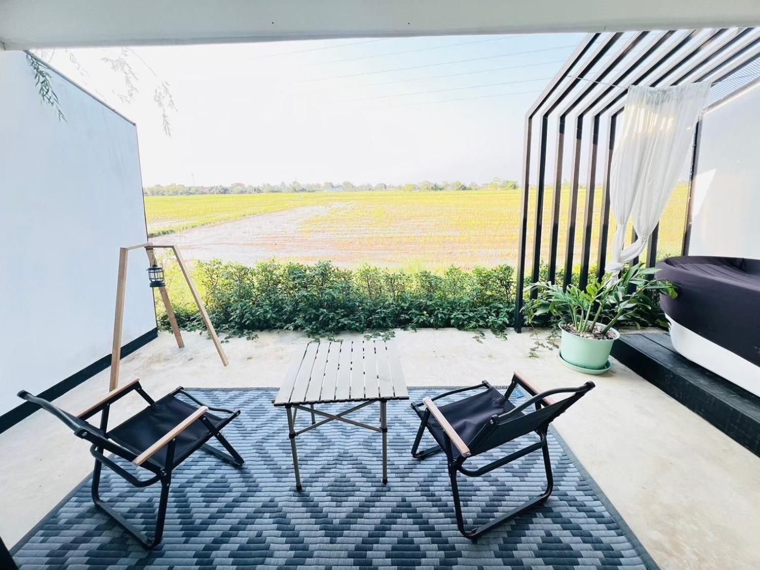 Deluxe Pool View Room 