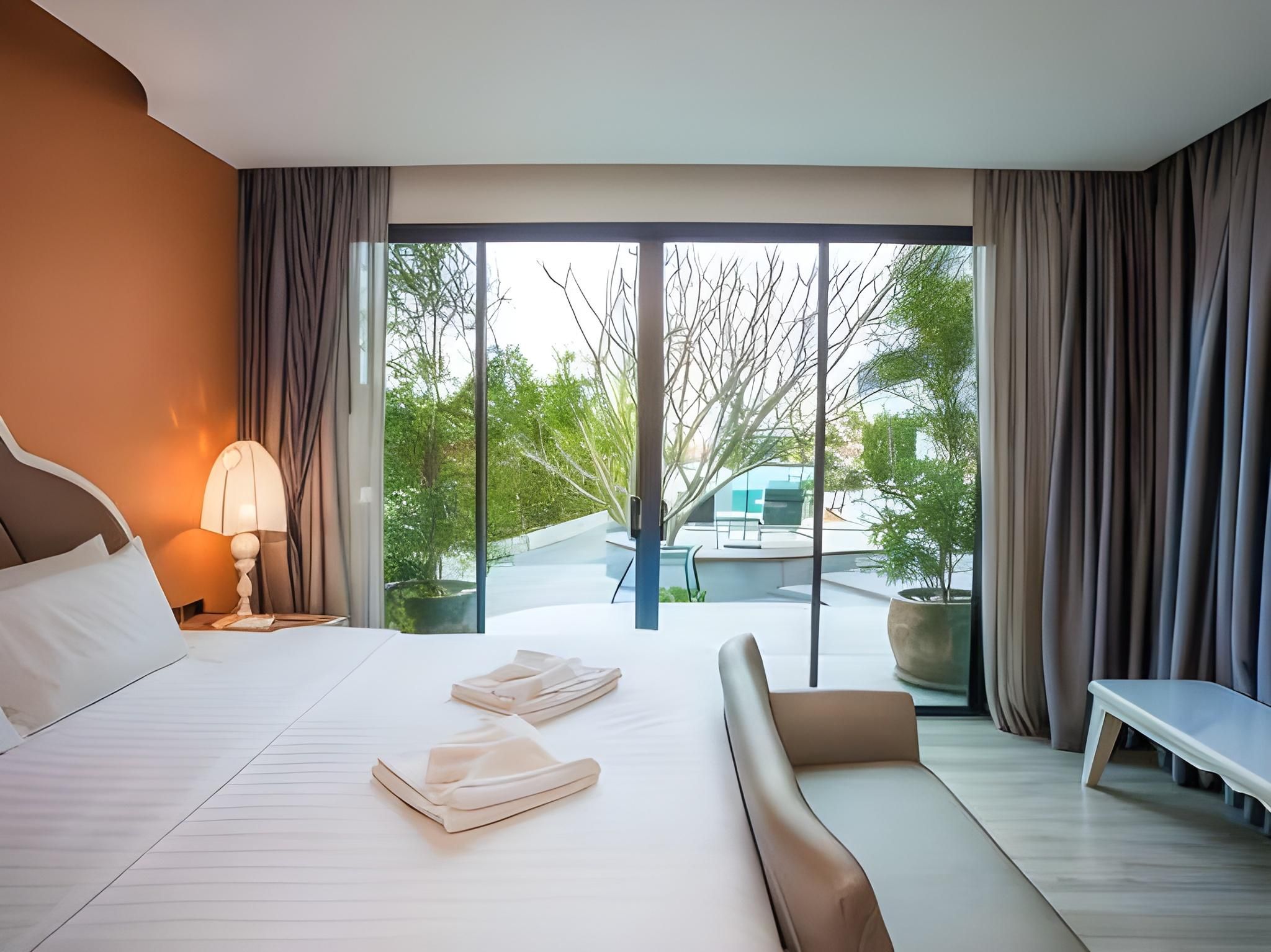 Villa Pool Access
