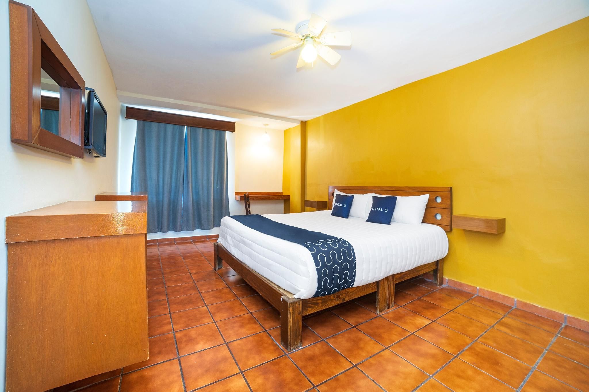 Capital O Hotel Casa Blanca Superior